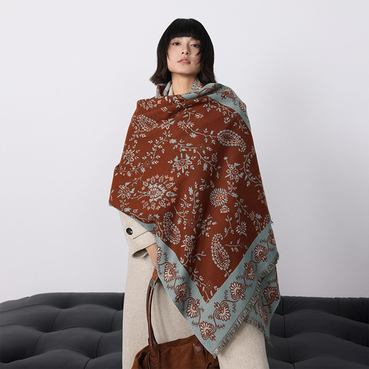 Woven Scarf Blanket - Selimut Pashmina Wanita Motif Paisley Bahan